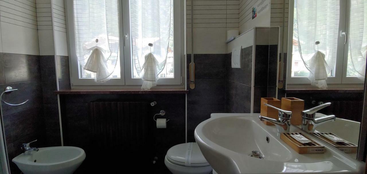 Affittacamere Valchiavenna - Foresteria Lombarda Con Parcheggio Privato Sul Posto! Apprezzata Gestione Familiare Dal 2012, Qualita-Prezzo Top! "Guest-House With Private Parking On Site! Appreciated Family Management Since 2012, Quality-Price Top!" 外观 照片
