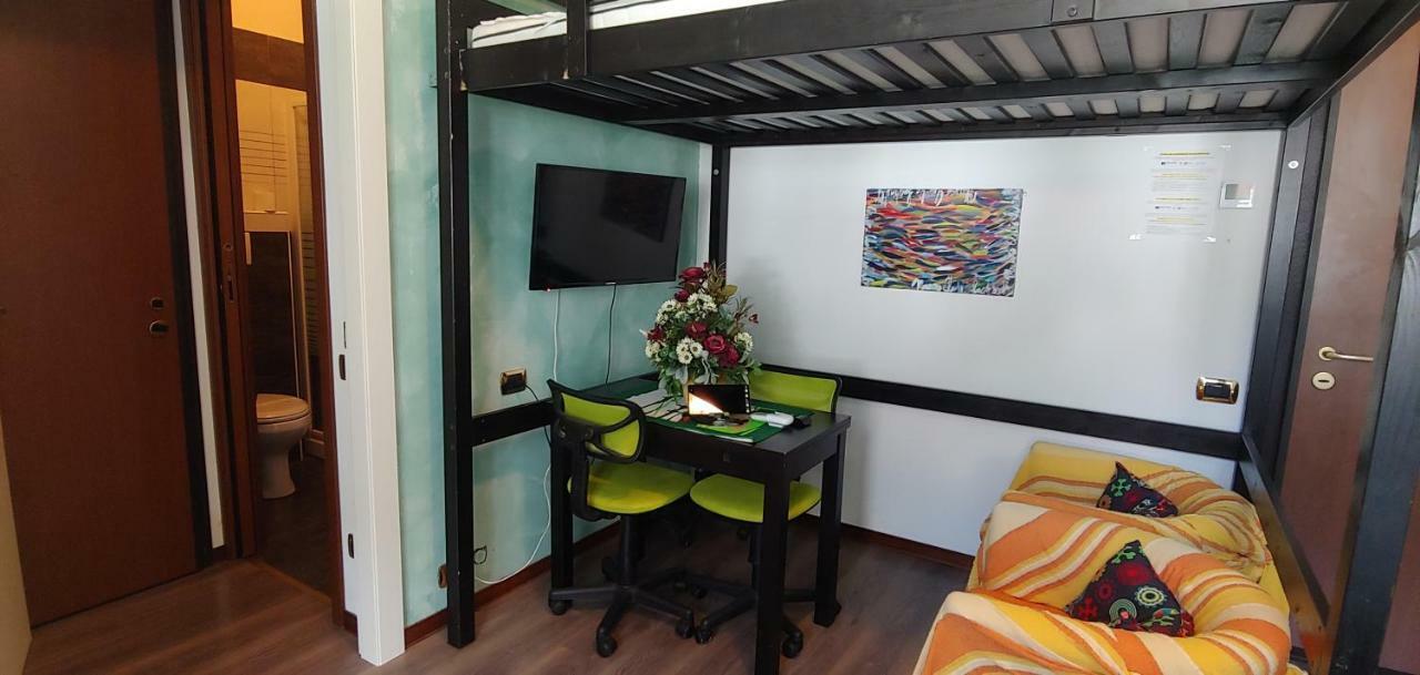 Affittacamere Valchiavenna - Foresteria Lombarda Con Parcheggio Privato Sul Posto! Apprezzata Gestione Familiare Dal 2012, Qualita-Prezzo Top! "Guest-House With Private Parking On Site! Appreciated Family Management Since 2012, Quality-Price Top!" 外观 照片