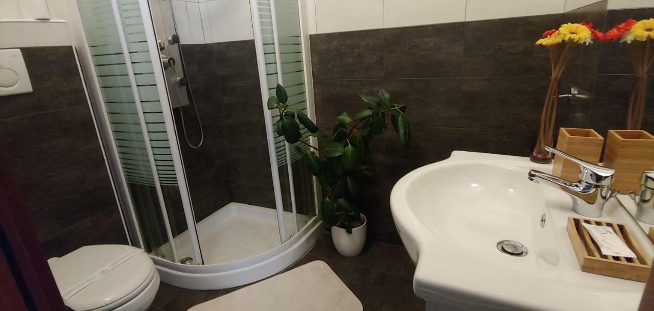 Affittacamere Valchiavenna - Foresteria Lombarda Con Parcheggio Privato Sul Posto! Apprezzata Gestione Familiare Dal 2012, Qualita-Prezzo Top! "Guest-House With Private Parking On Site! Appreciated Family Management Since 2012, Quality-Price Top!" 外观 照片